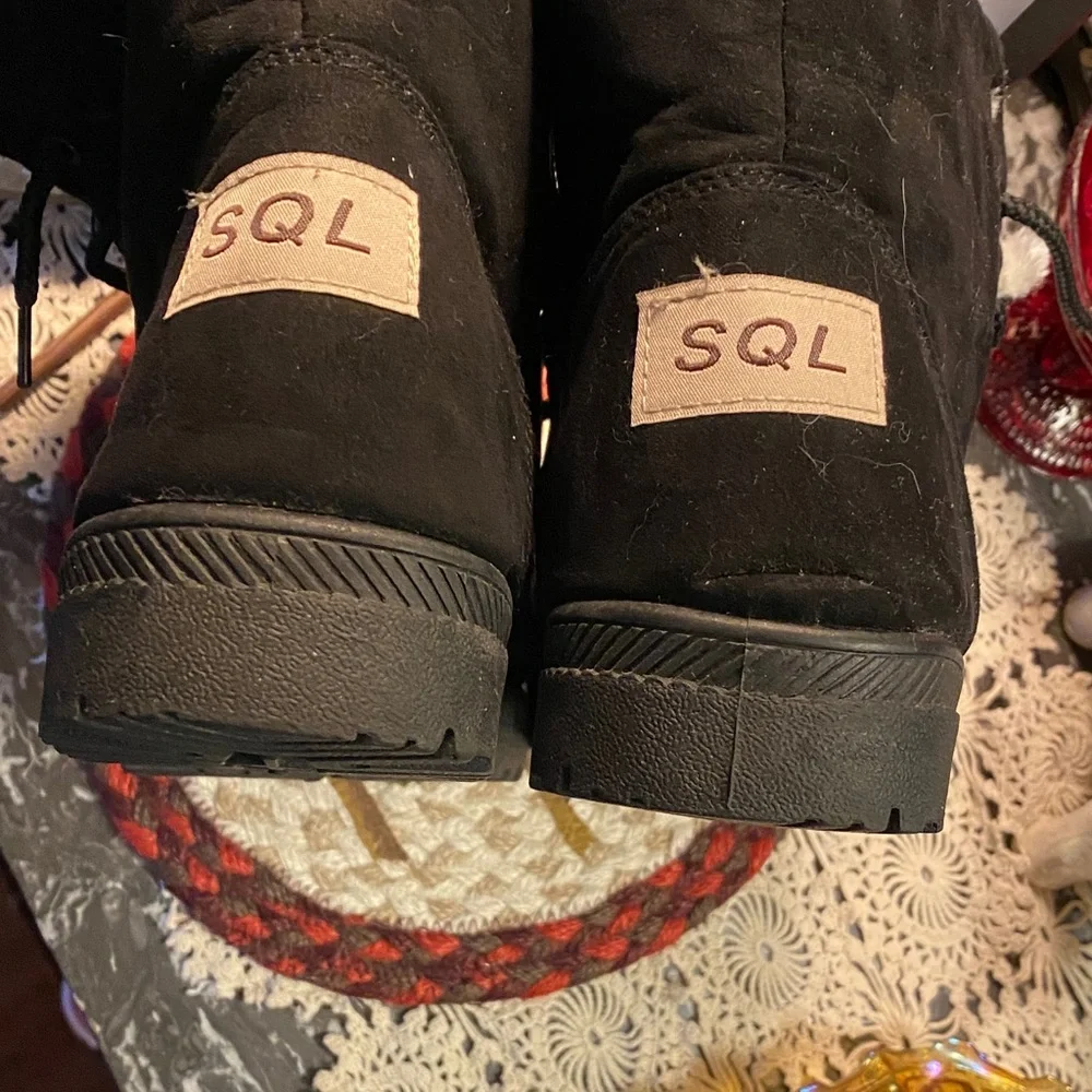 Cozy Black Winter Boots - Picture 6 of 6
